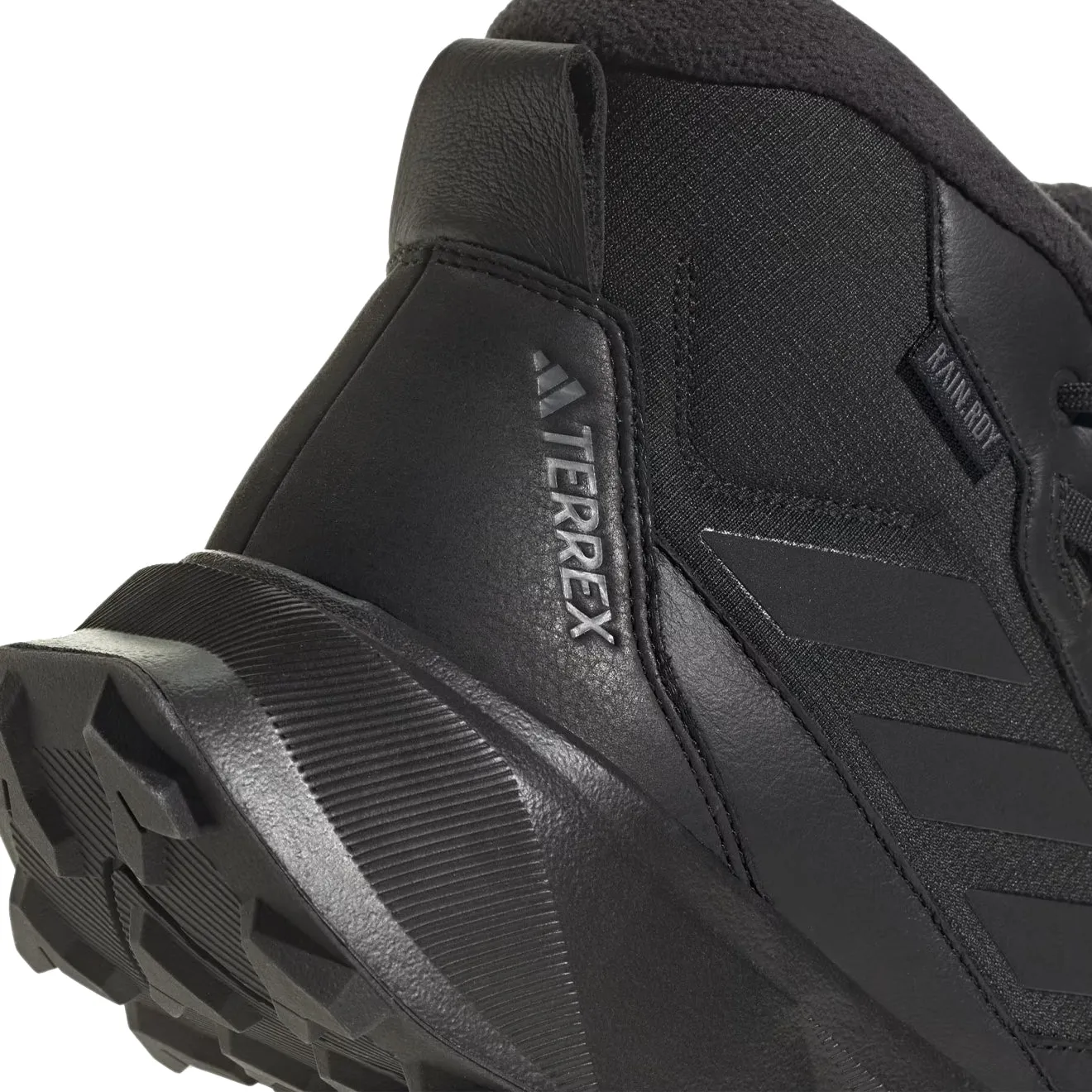 Adidas Terrex Winter Leder Stiefel im Mid-Cut-Design in Core Black / Core Black / Grey Four