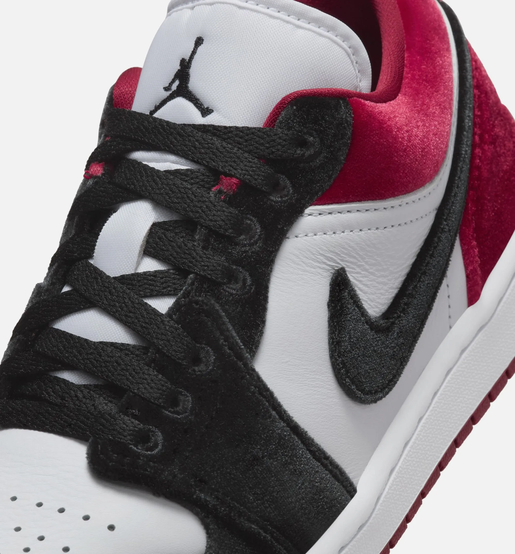 Air Jordan 1 Low SE Velvet Damen Lifestyle-Schuh - Schwarz/Gymrot/Weiß