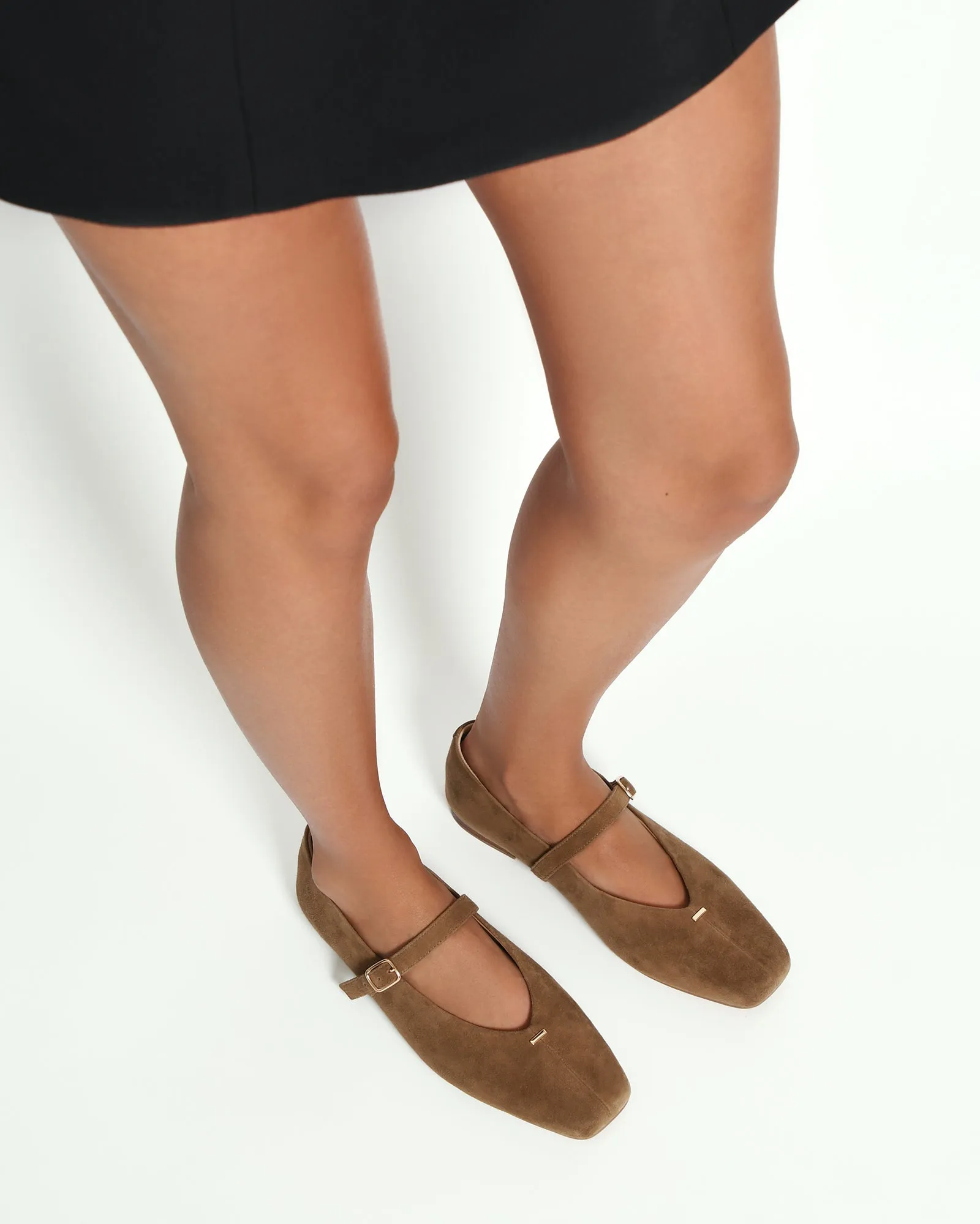 APRIL CASUAL FLATS WILDLEDER IN BARK