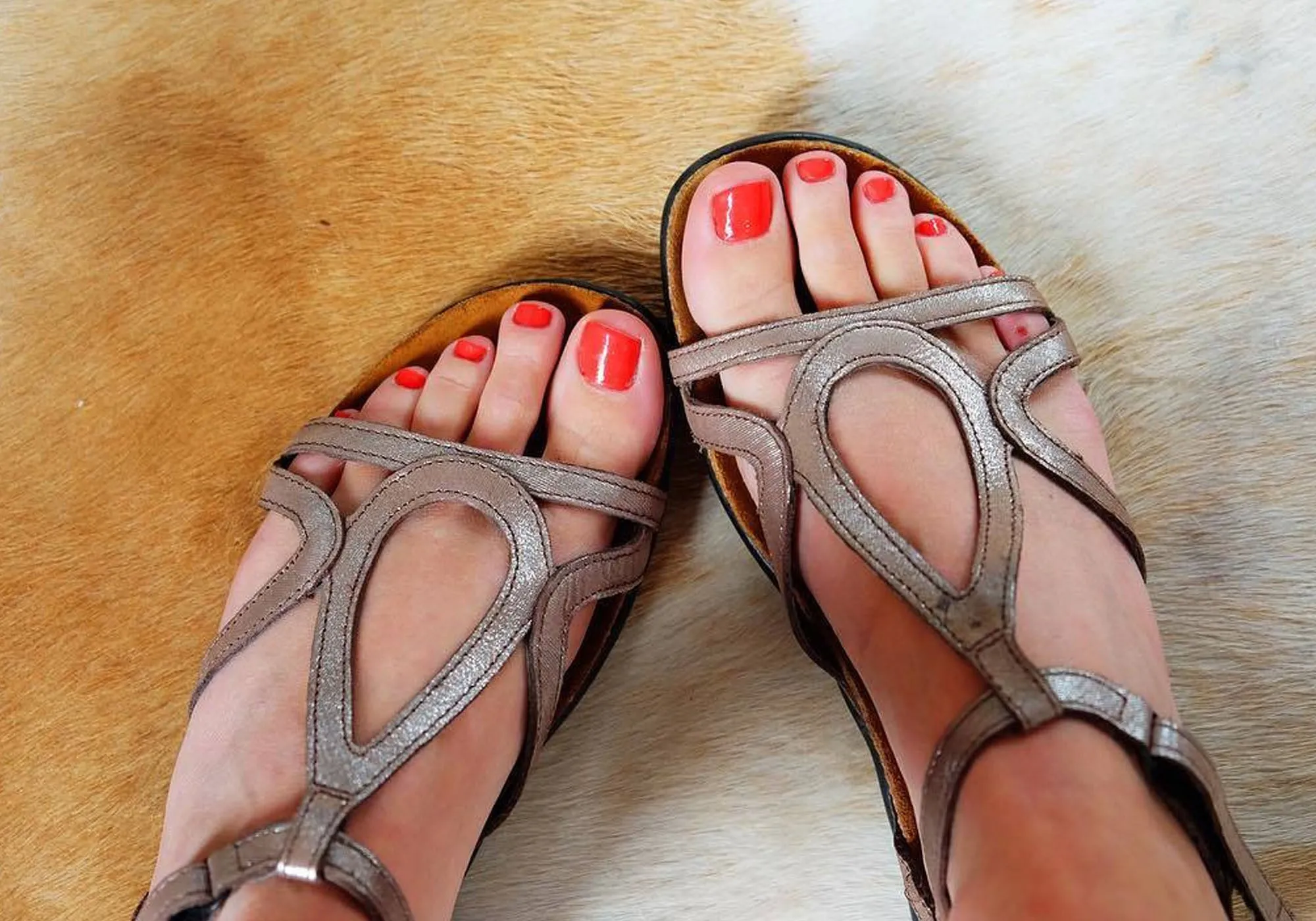 Naot Dorith Damen Komfortable gepolsterte flache Ledersandalen mit Unterstützung Naot Schuhe