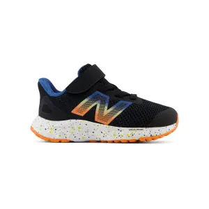 New Balance Kleinkind-Frischschaum Arishi v4 IAARIBS4 Schwarz/Blauer Achat/Leuchtendes Orange New Balance Schuhe