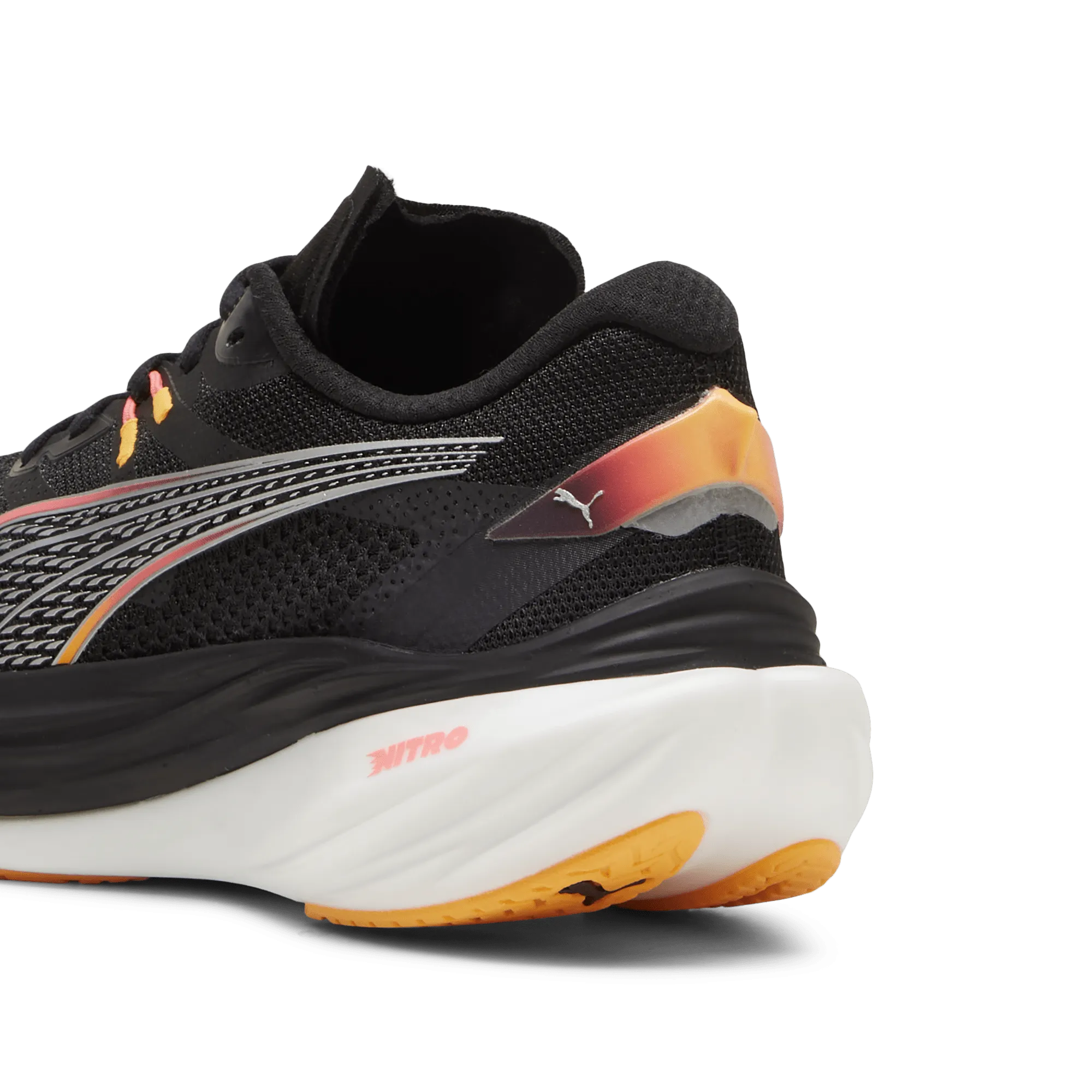 Puma Damen Deviate Nitro 3 Laufschuhe in Schwarz/Sunset Glow/Sun Stream AW24