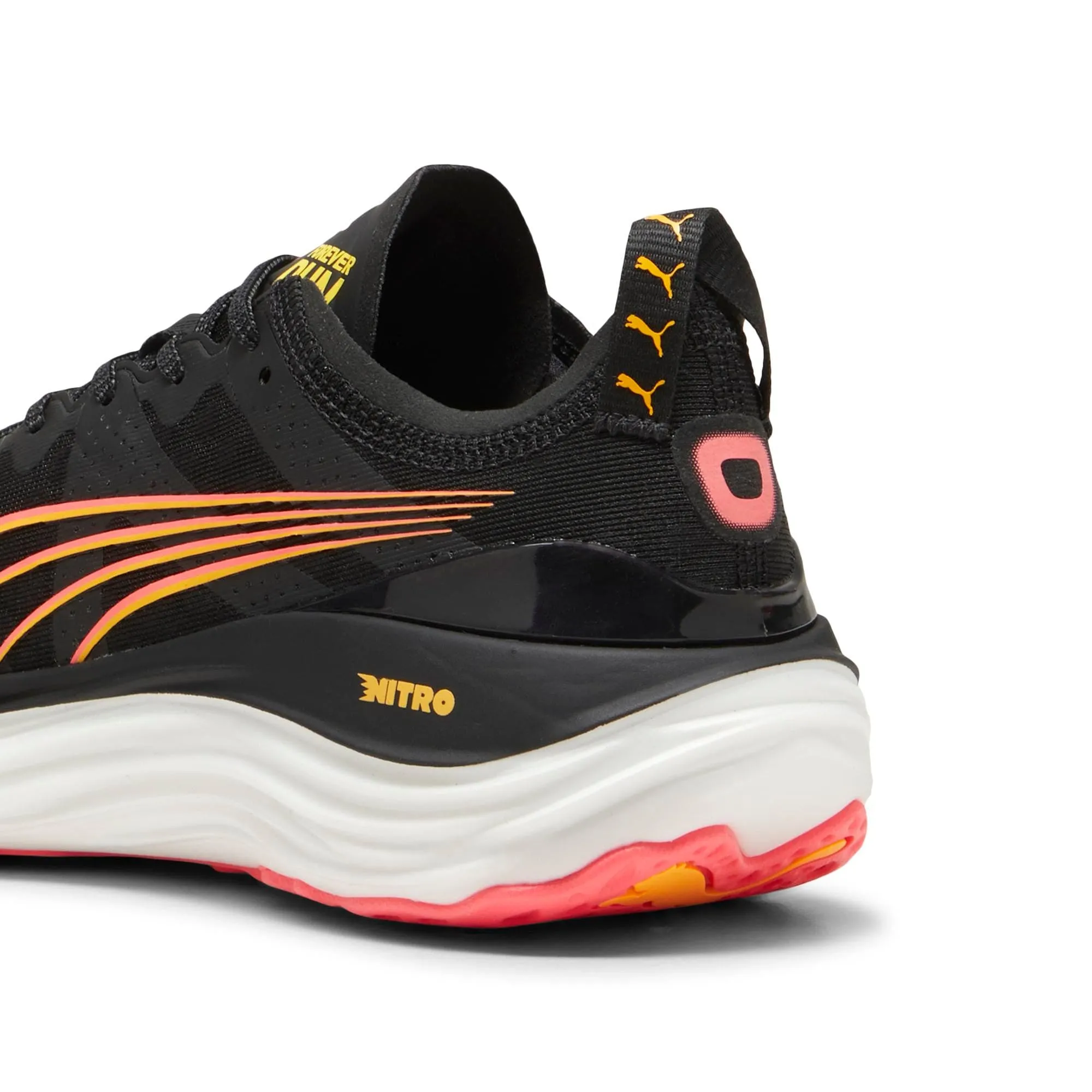 Puma Damen ForeverRun NITRO in Schwarz-Sonnenstrom-Sonnenuntergangsglühen AW24