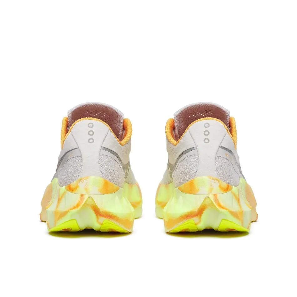 Saucony Damen Endorphin Pro 4 Laufschuhe in Nebel/Schäl SS25