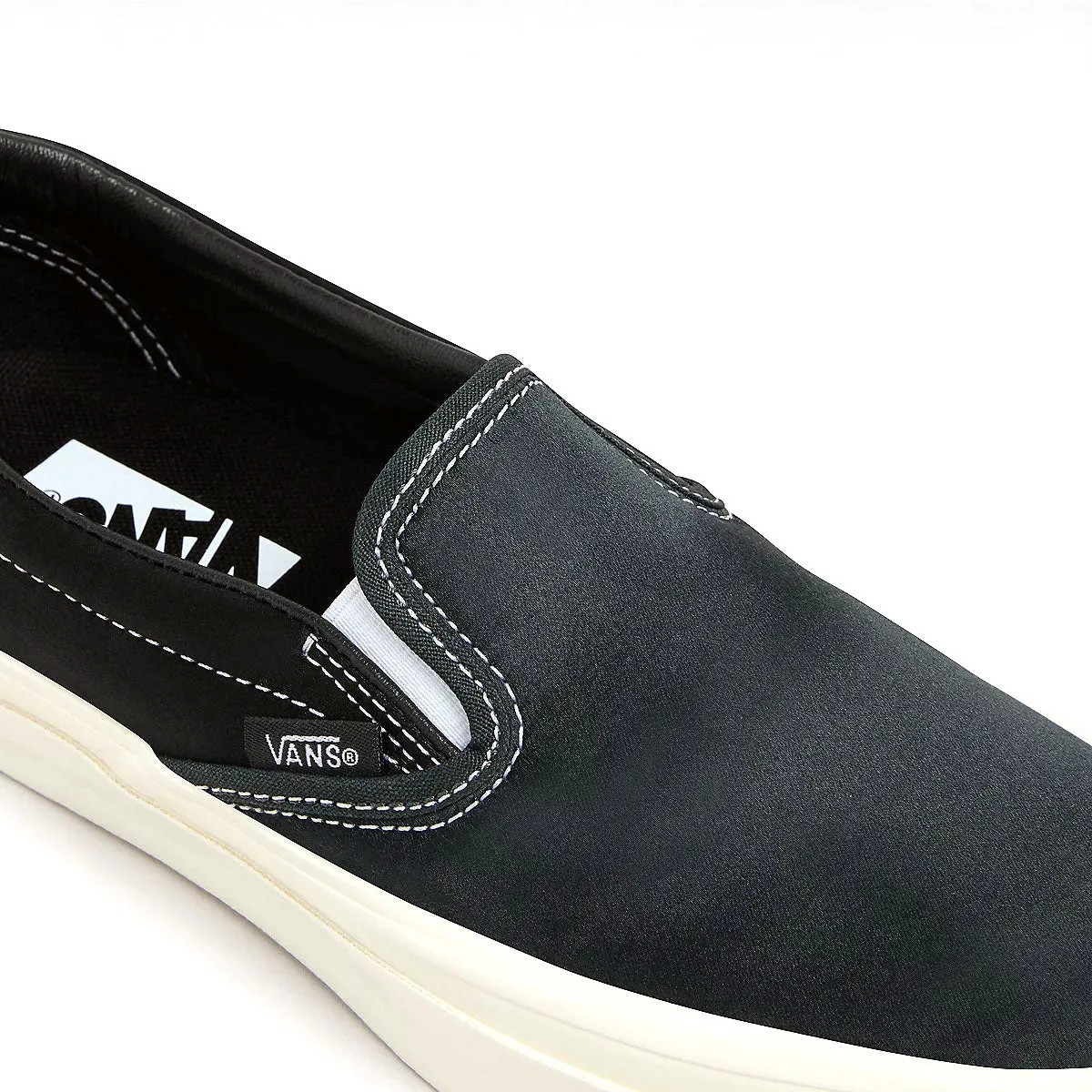 Slip-on 98 'Satin Jet Schwarz'