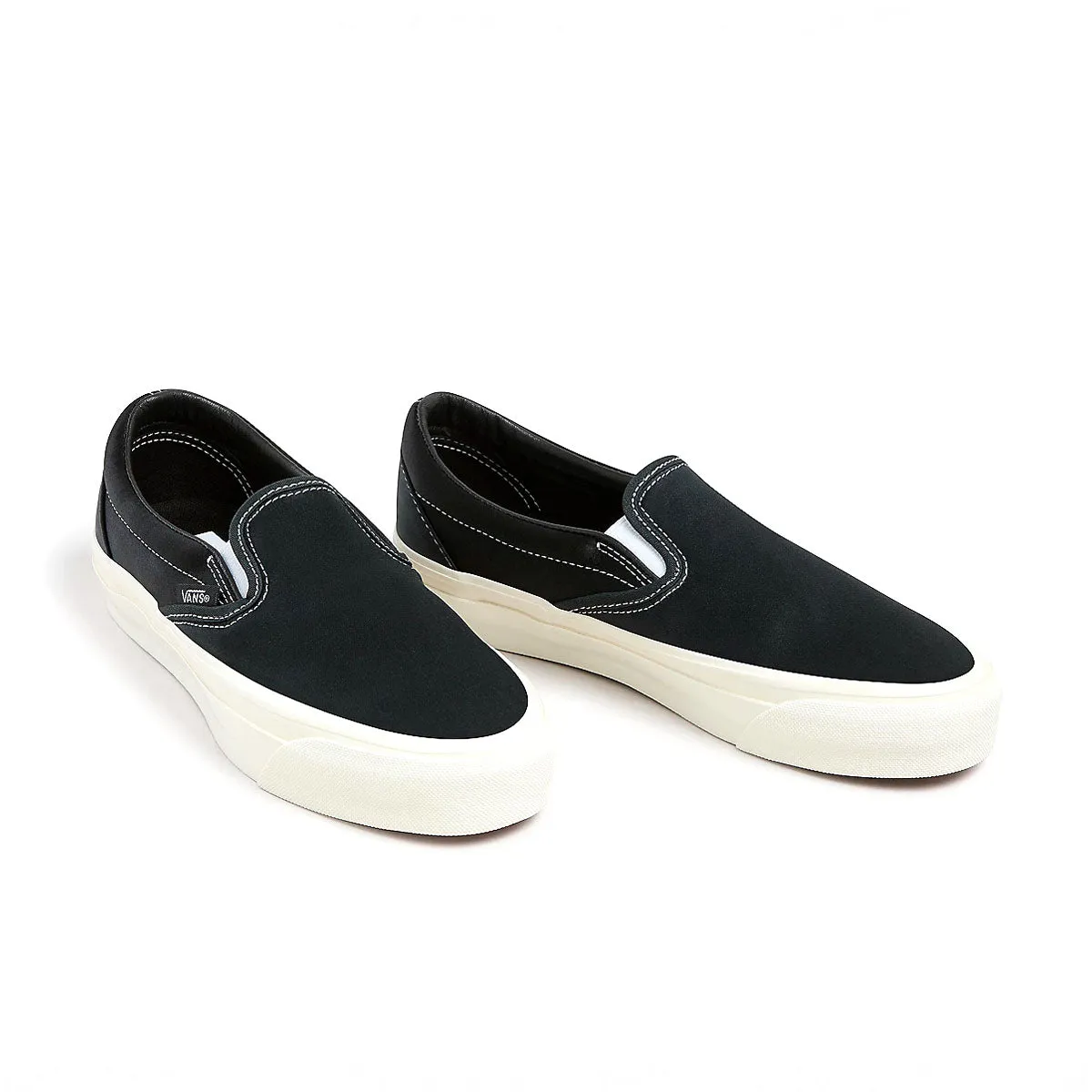 Slip-on 98 'Satin Jet Schwarz'
