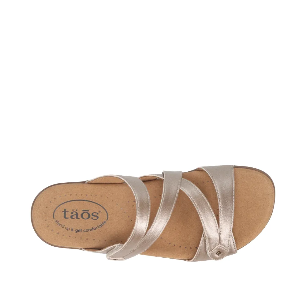 Taos Damen-Sandale mit verstellbarem Doppel-U-Riemen in Champagner