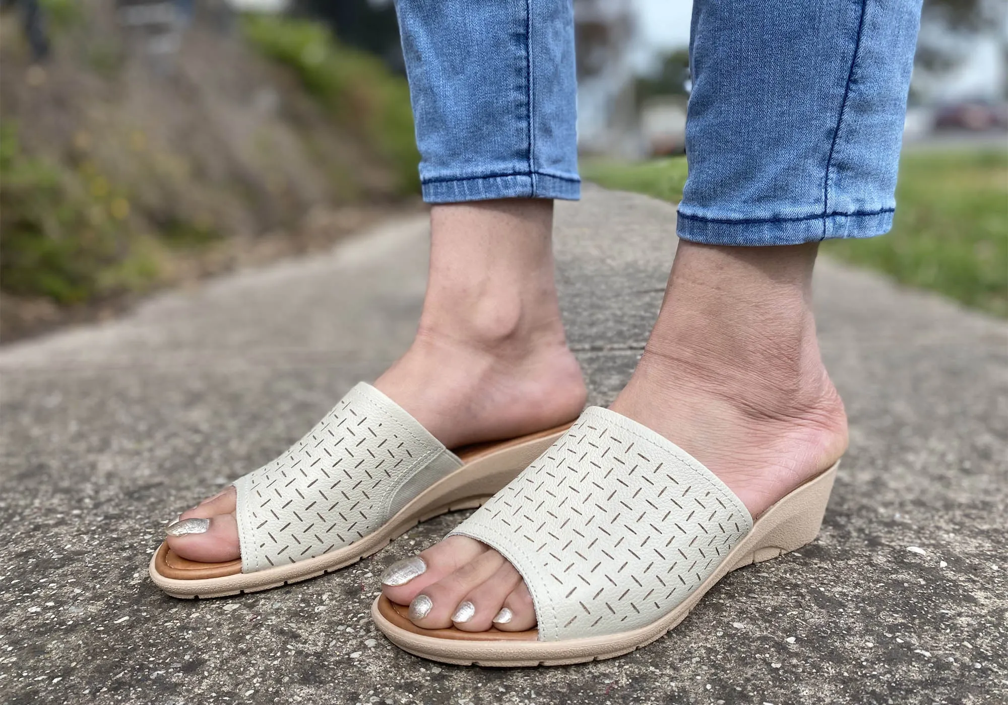 Usaflex Endigo Damen Brasilianische Bequeme Gepolsterte Leder Slides Sandalen Usaflex Schuhe