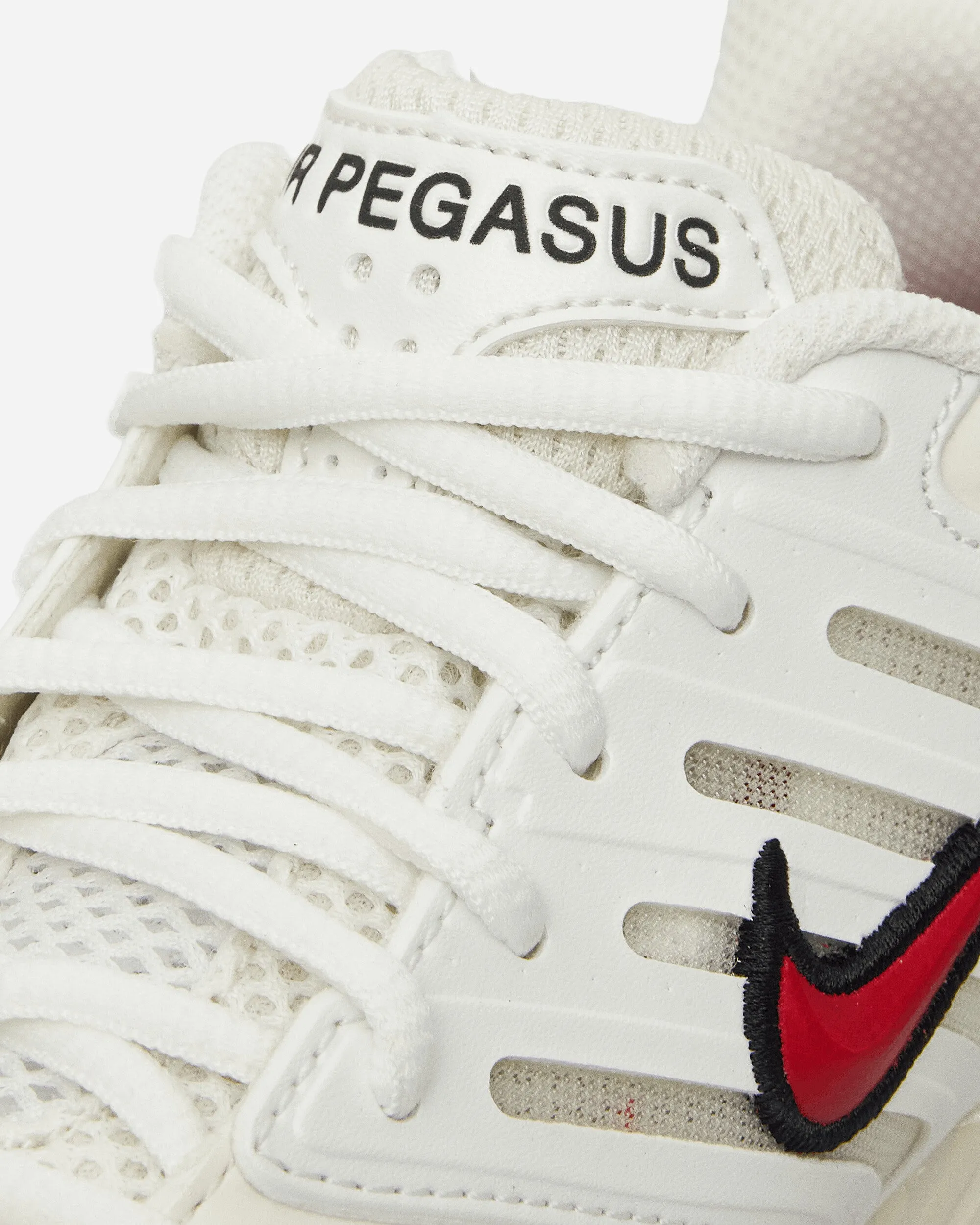 Nike Air Pegasus 2005 Sneakers in Weiß / Gym Rot