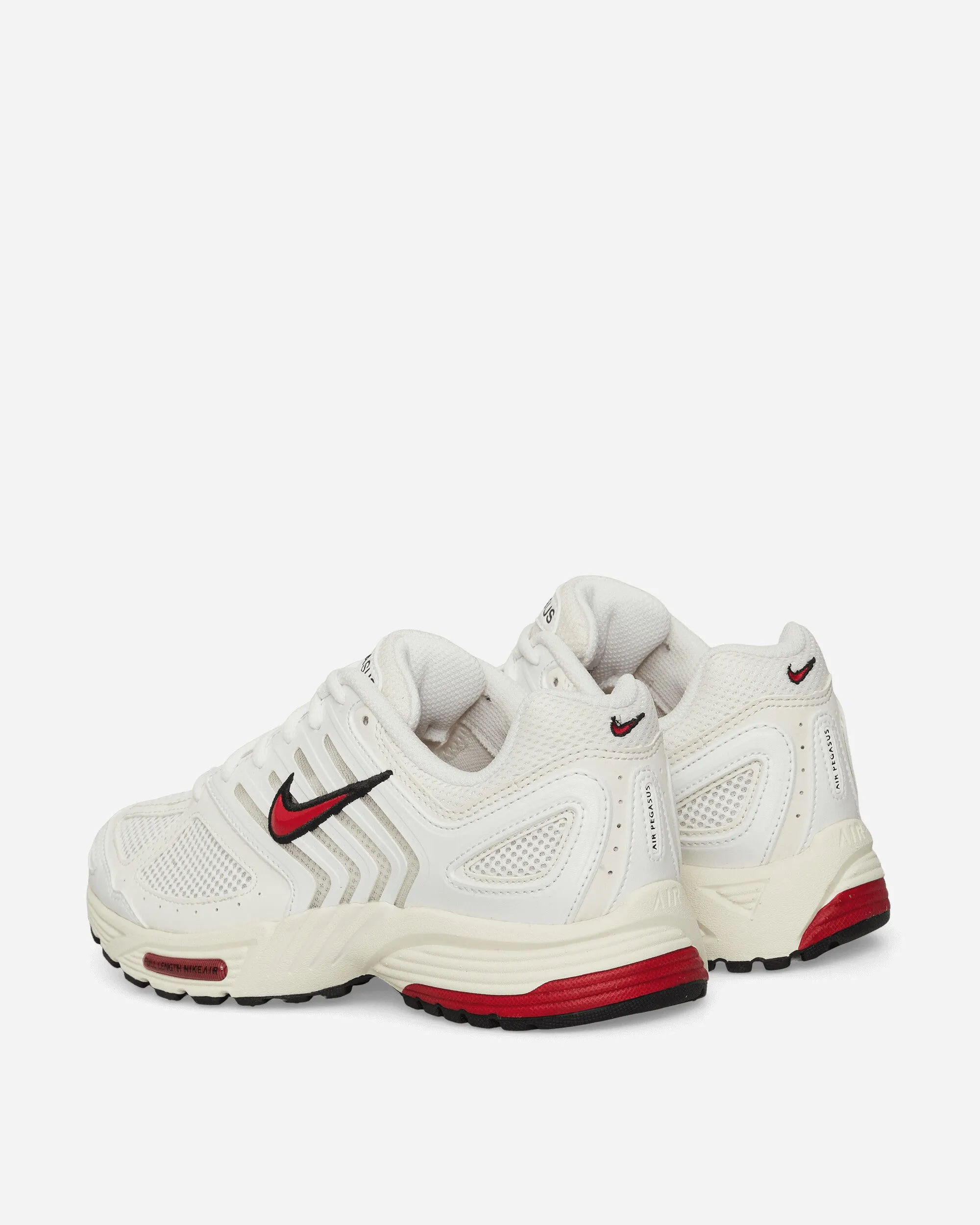 Nike Air Pegasus 2005 Sneakers in Weiß / Gym Rot