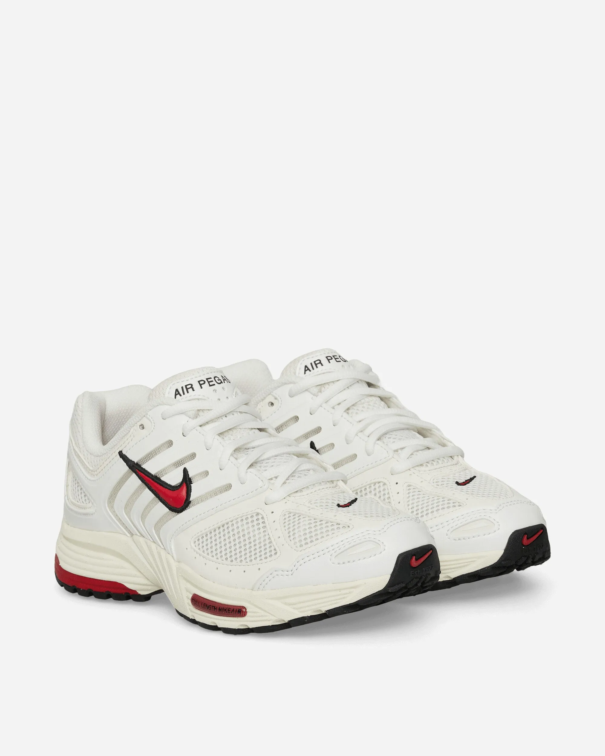 Nike Air Pegasus 2005 Sneakers in Weiß / Gym Rot